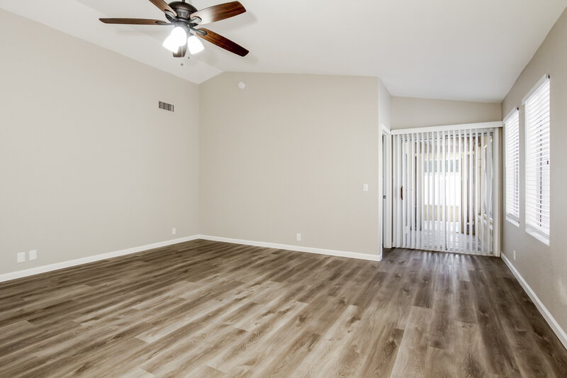 2,410/Mo, 1310 N Blackstone Dr Chandler, AZ 85224 Living Room View 2