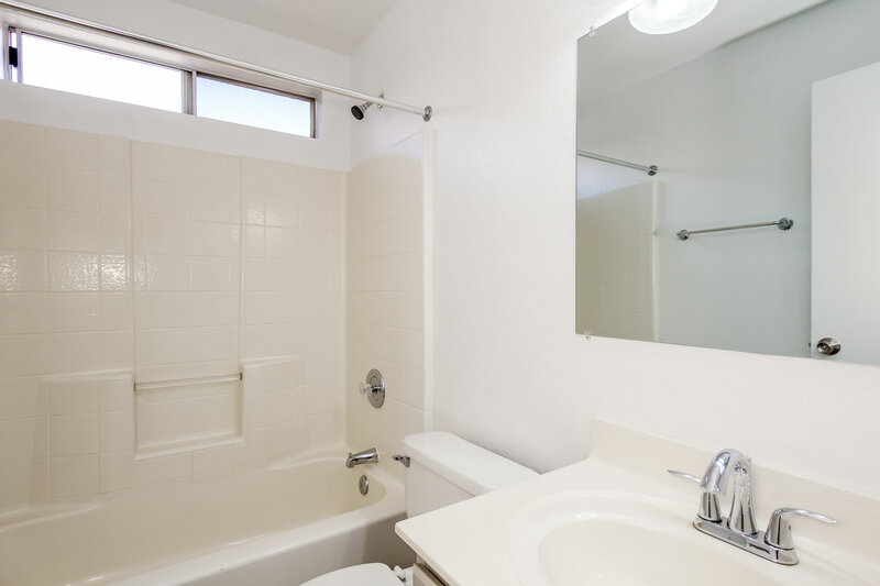 2,410/Mo, 1310 N Blackstone Dr Chandler, AZ 85224 Bathroom View