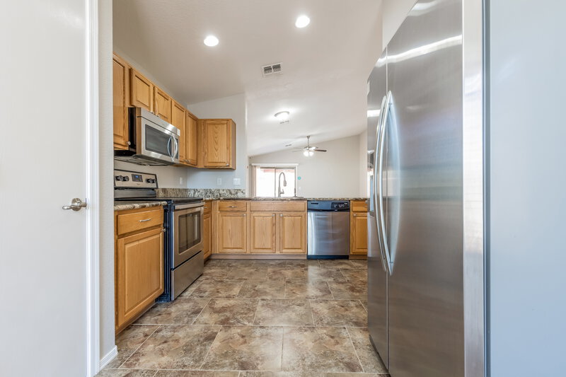 2,415/Mo, 3834 E Longhorn Dr Gilbert, AZ 85297 Kitchen View 2