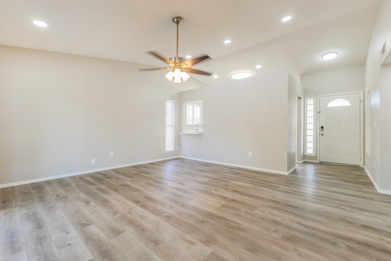 2,195/Mo, 1720 W Chilton St Chandler, AZ 85224 Living Room View 3