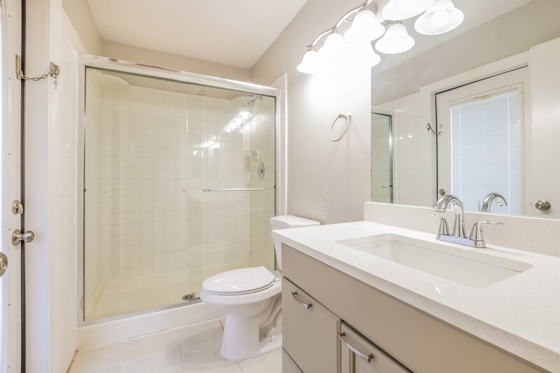 2,195/Mo, 1720 W Chilton St Chandler, AZ 85224 Main Bathroom View