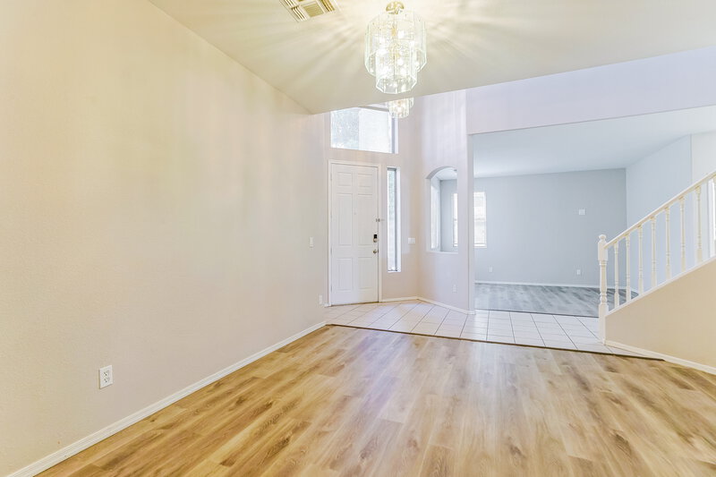 3,055/Mo, 514 W Redwood Dr Chandler, AZ 85248 Living Room View 2