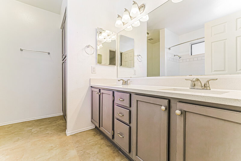 2,285/Mo, 1900 N Jay St Chandler, AZ 85225 Main Bathroom View 2