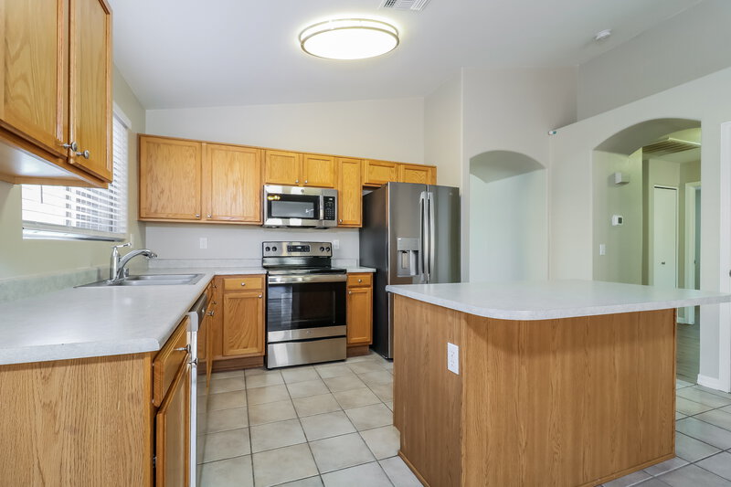1,860/Mo, 13354 W Saguaro Ln Surprise, AZ 85374 Kitchen View