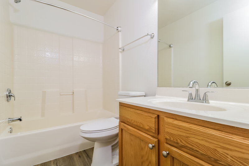 1,860/Mo, 13354 W Saguaro Ln Surprise, AZ 85374 Bathroom View