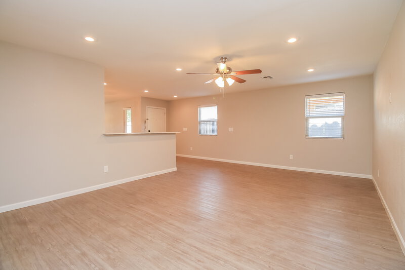 2,450/Mo, 3825 E Frances Ln Gilbert, AZ 85295 Living Room View 3