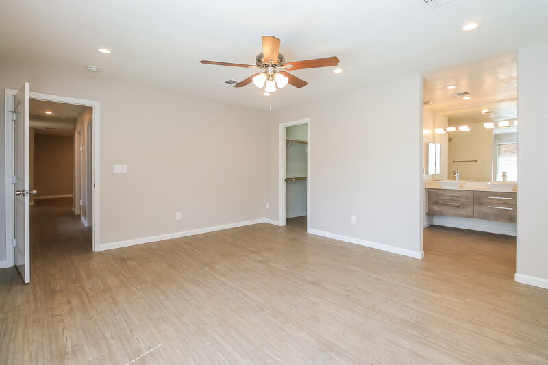 2,450/Mo, 3825 E Frances Ln Gilbert, AZ 85295 Main Bedroom View 2