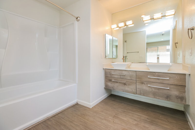 2,450/Mo, 3825 E Frances Ln Gilbert, AZ 85295 Main Bathroom View