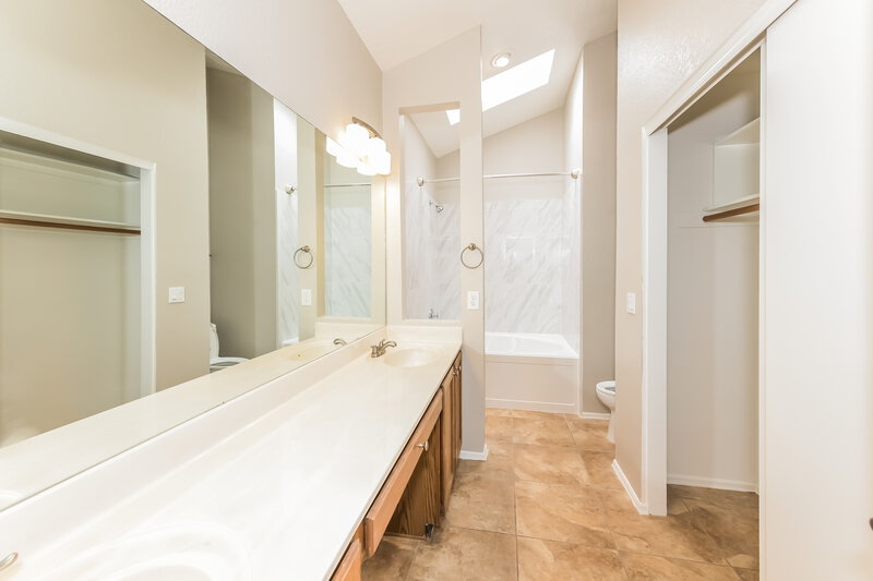 2,190/Mo, 4681 W Harrison St Chandler, AZ 85226 Main Bathroom View