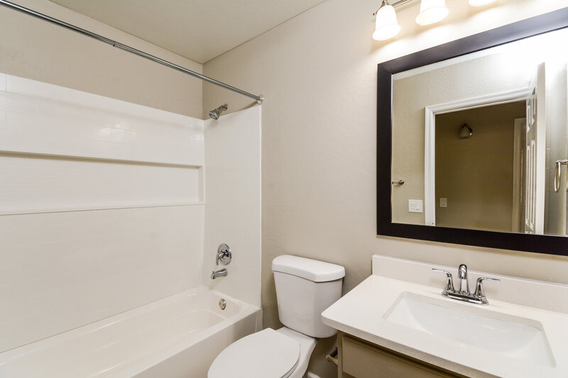 2,170/Mo, 14846 W Hearn Rd Surprise, AZ 85379 Main Bathroom View 2