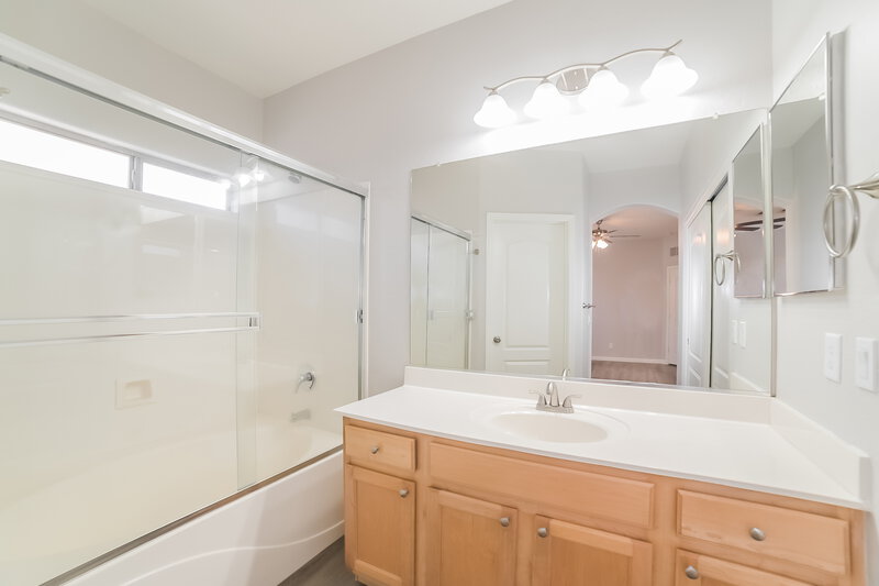 2,050/Mo, 4754 N 126th Dr Litchfield Park, AZ 85340 Main Bathroom View