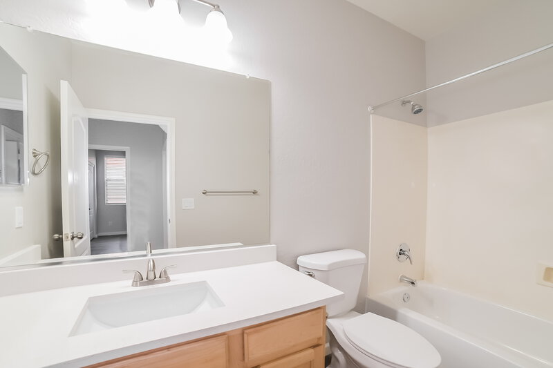 2,050/Mo, 4754 N 126th Dr Litchfield Park, AZ 85340 Main Bathroom View 2