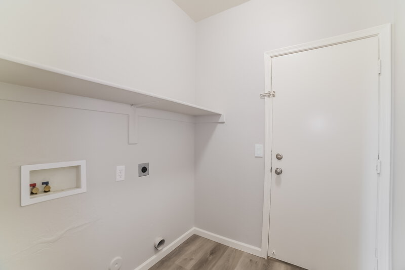 2,050/Mo, 4754 N 126th Dr Litchfield Park, AZ 85340 Laundry Room View