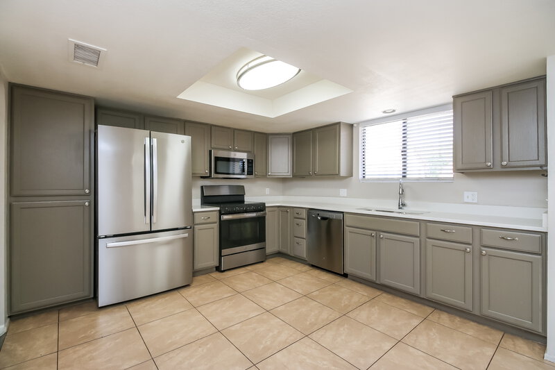 2,685/Mo, 1232 W Riviera Dr Gilbert, AZ 85233 Kitchen View