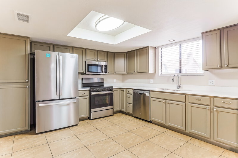 2,950/Mo, 1232 W Riviera Dr Gilbert, AZ 85233 Kitchen View