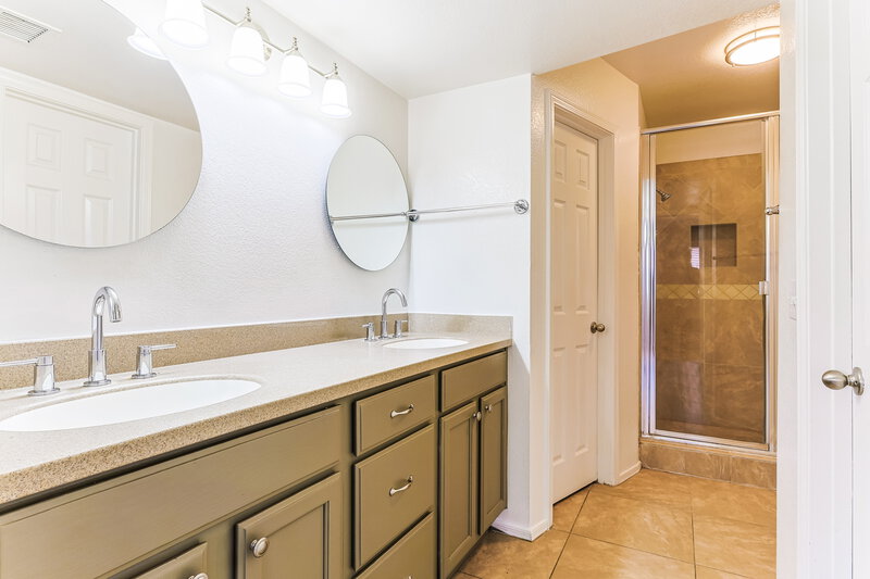 2,950/Mo, 1232 W Riviera Dr Gilbert, AZ 85233 Main Bathroom View