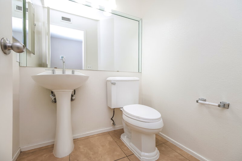 2,685/Mo, 1232 W Riviera Dr Gilbert, AZ 85233 Bathroom View 2