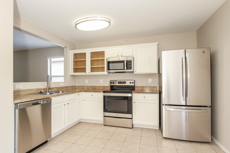 1,870/Mo, 12157 N 151st Dr Surprise, AZ 85379 Kitchen View