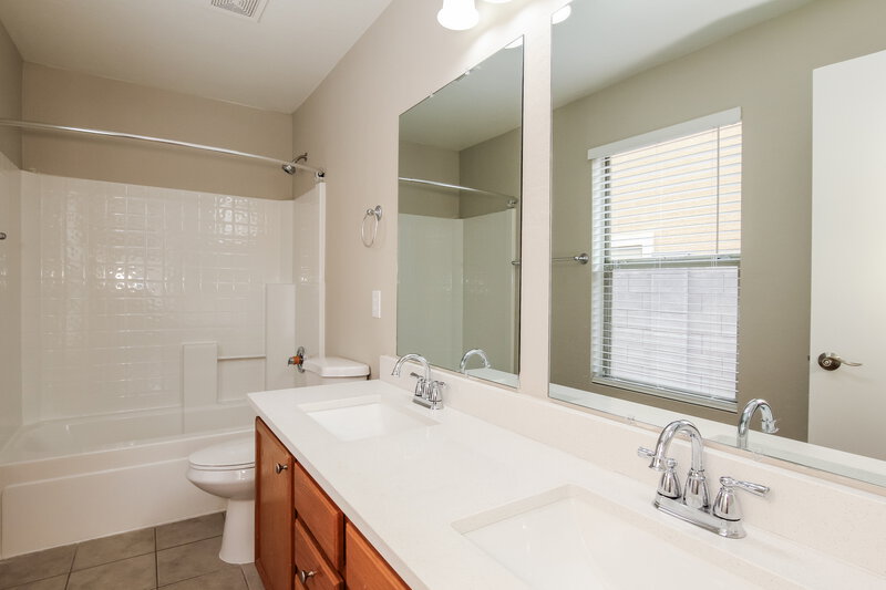 1,870/Mo, 12157 N 151st Dr Surprise, AZ 85379 Main Bathroom View