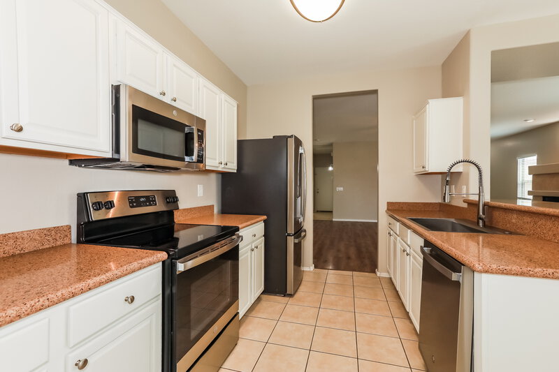 2,080/Mo, 29154 N Gedona Cir San Tan Valley, AZ 85143 Kitchen View
