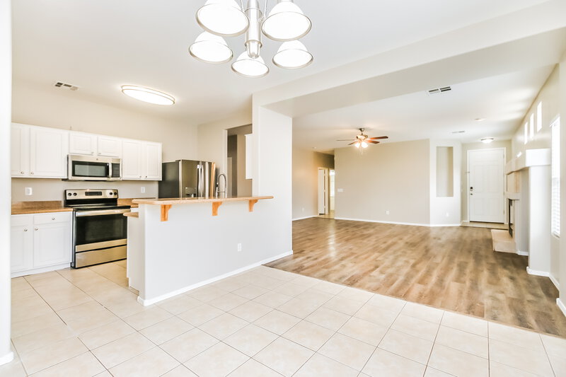 2,060/Mo, 29154 N Gedona Cir San Tan Valley, AZ 85143 Kitchen View