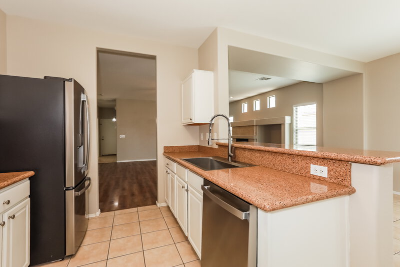 2,080/Mo, 29154 N Gedona Cir San Tan Valley, AZ 85143 Kitchen View 2