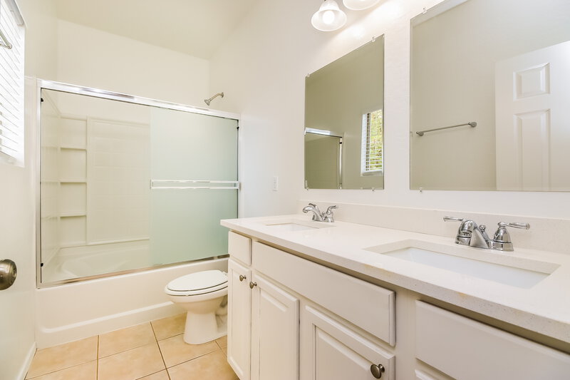 2,060/Mo, 29154 N Gedona Cir San Tan Valley, AZ 85143 Main Bathroom View