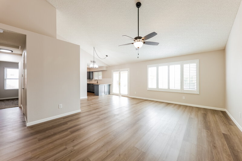 2,410/Mo, 515 W Montoya Ln Phoenix, AZ 85027 Living Room View