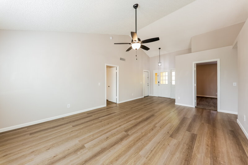 2,410/Mo, 515 W Montoya Ln Phoenix, AZ 85027 Living Room View 2