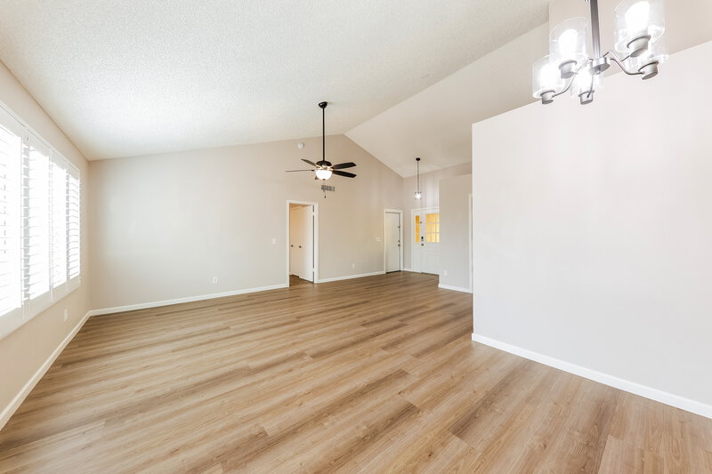 2,410/Mo, 515 W Montoya Ln Phoenix, AZ 85027 Dining Room View 2