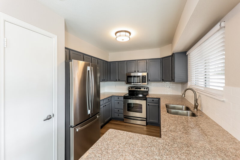 2,410/Mo, 515 W Montoya Ln Phoenix, AZ 85027 Kitchen View