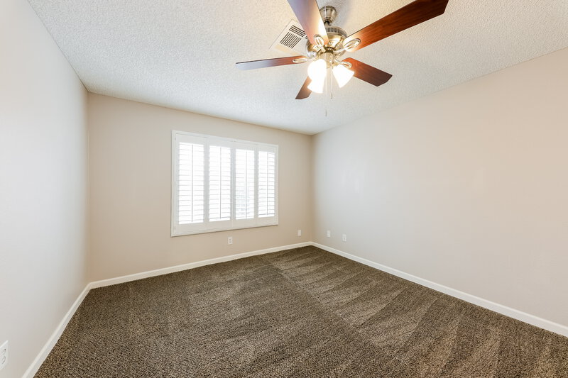 2,410/Mo, 515 W Montoya Ln Phoenix, AZ 85027 Main Bedroom View