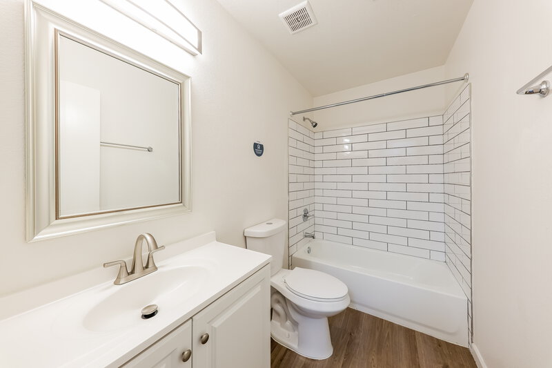 2,410/Mo, 515 W Montoya Ln Phoenix, AZ 85027 Bathroom View