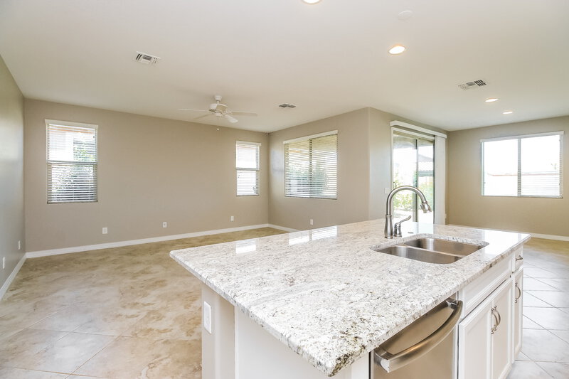 2,005/Mo, 4486 W Kirkland Ave Queen Creek, AZ 85142 Kitchen View