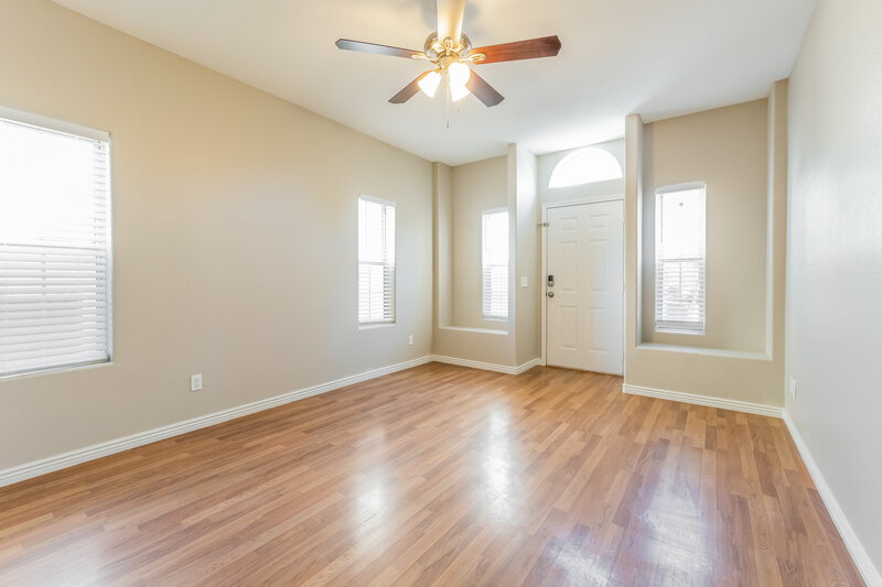 2,155/Mo, 6134 S Colonial Way Tempe, AZ 85283 Living Room View 2