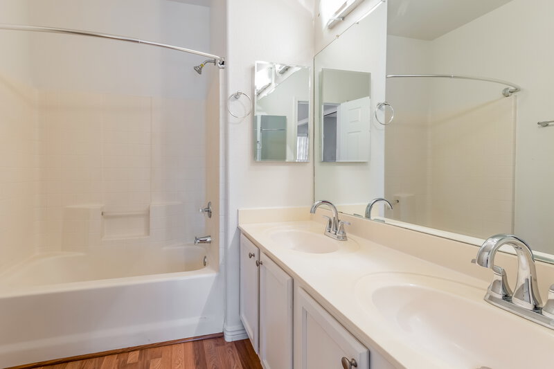 2,155/Mo, 6134 S Colonial Way Tempe, AZ 85283 Main Bathroom View