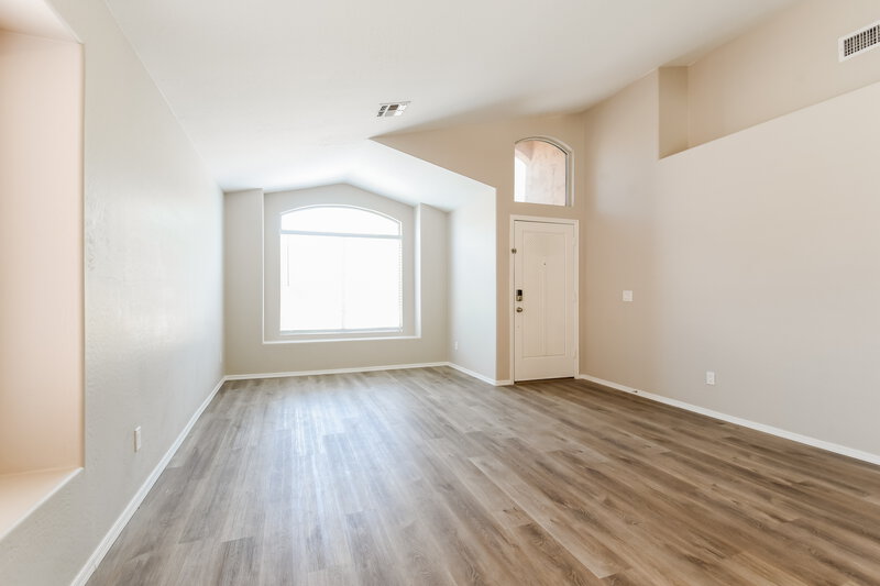 2,690/Mo, 19410 N 7th Dr Phoenix, AZ 85027 Living Room View 2