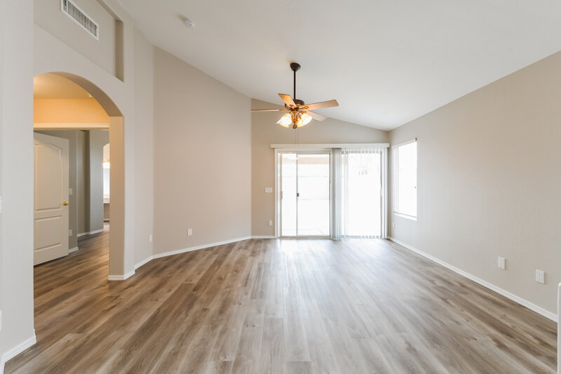 2,690/Mo, 19410 N 7th Dr Phoenix, AZ 85027 Living Room View 3