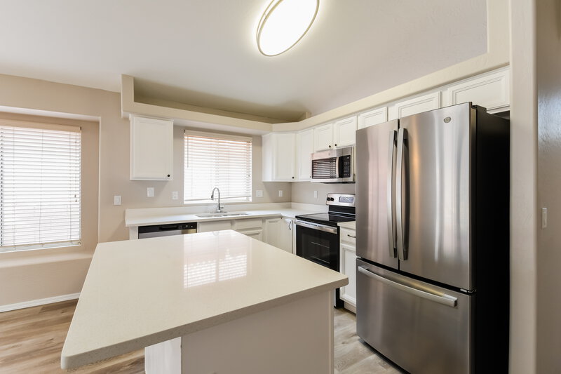 2,690/Mo, 19410 N 7th Dr Phoenix, AZ 85027 Kitchen View