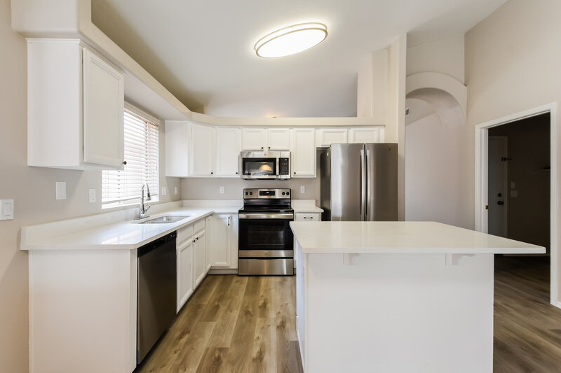 2,690/Mo, 19410 N 7th Dr Phoenix, AZ 85027 Kitchen View 2