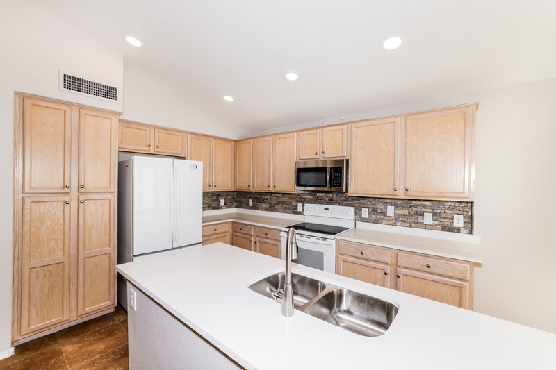 2,435/Mo, 13661 N 79th Ln Peoria, AZ 85381 Kitchen View