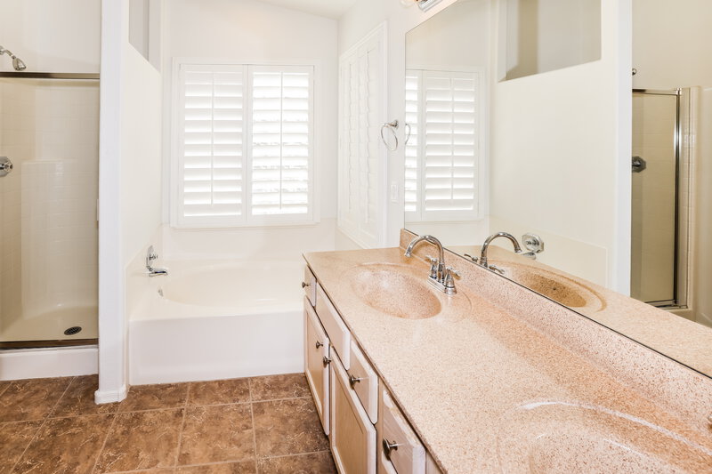 2,435/Mo, 13661 N 79th Ln Peoria, AZ 85381 Main Bathroom View 2