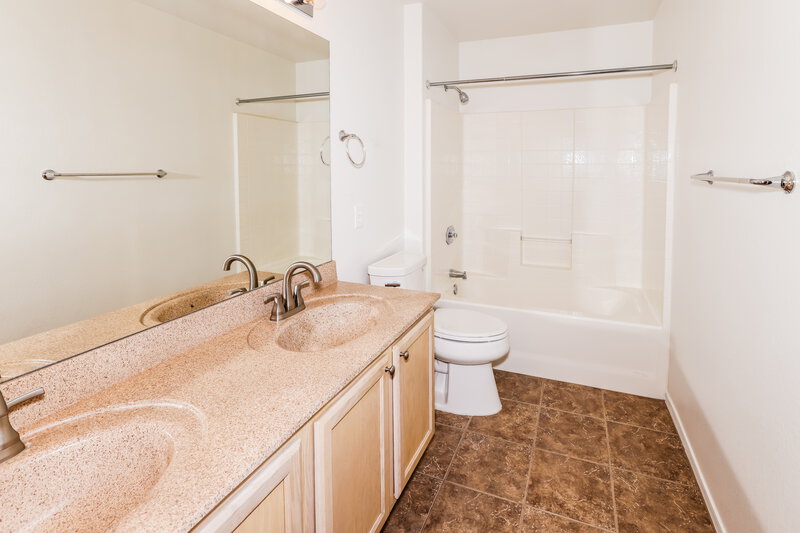 2,435/Mo, 13661 N 79th Ln Peoria, AZ 85381 Bathroom View