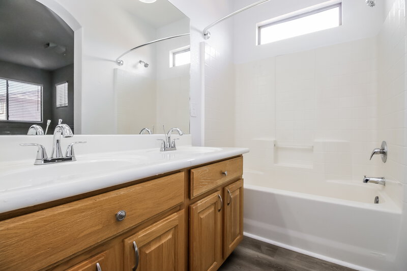 2,265/Mo, 1247 S Amador Mesa, AZ 85209 Main Bathroom View