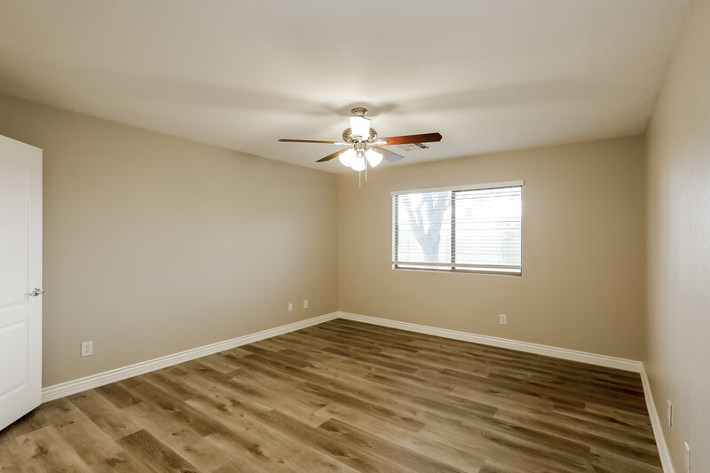 2,130/Mo, 1079 E Yuma Ave Apache Junction, AZ 85119 Main Bedroom View