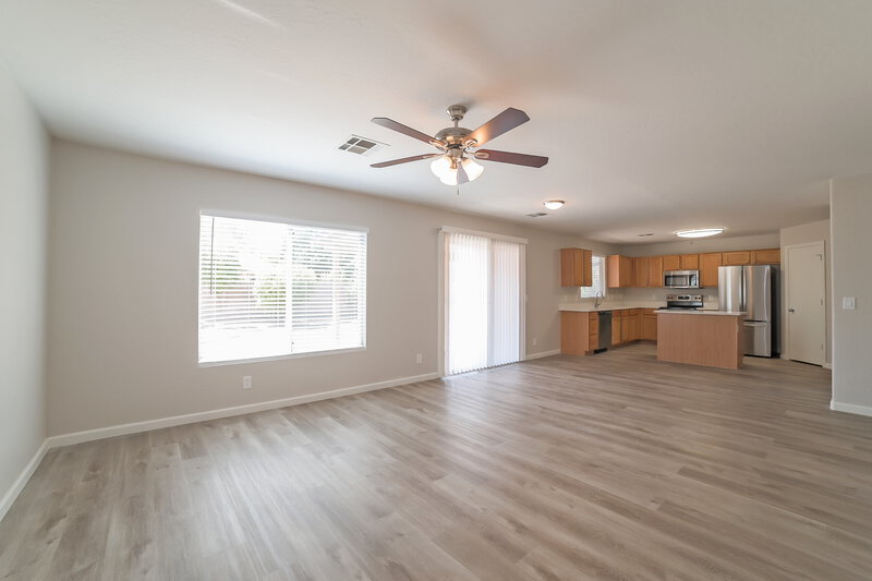 2,545/Mo, 3033 W Grenadine Rd Phoenix, AZ 85041 Living Room View