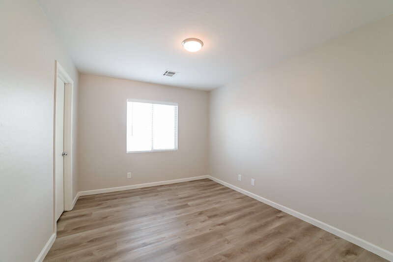 2,545/Mo, 3033 W Grenadine Rd Phoenix, AZ 85041 Bedroom View
