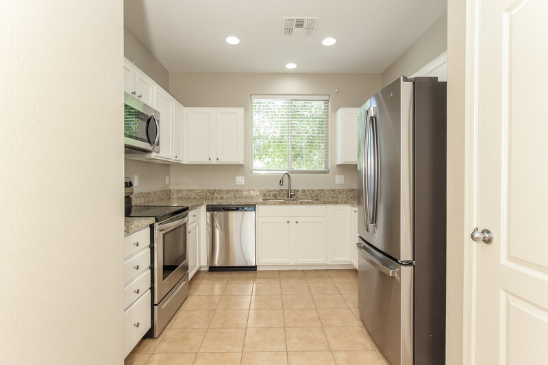 0/Mo, 1072 S 177th Dr # A1 Goodyear, AZ 85338 Kitchen View