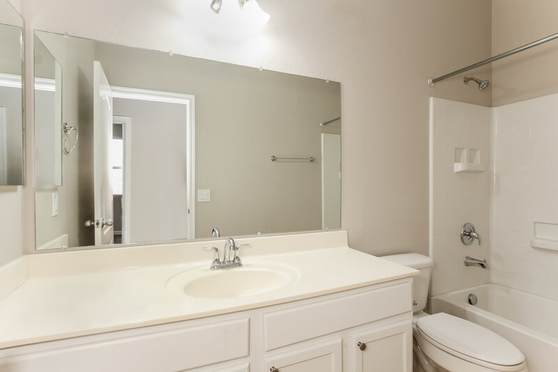 0/Mo, 1072 S 177th Dr # A1 Goodyear, AZ 85338 Bathroom View