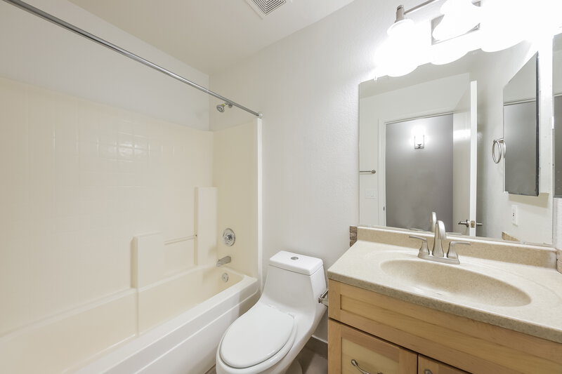 1,850/Mo, 8560 W Eva St Peoria, AZ 85345 Bathroom View